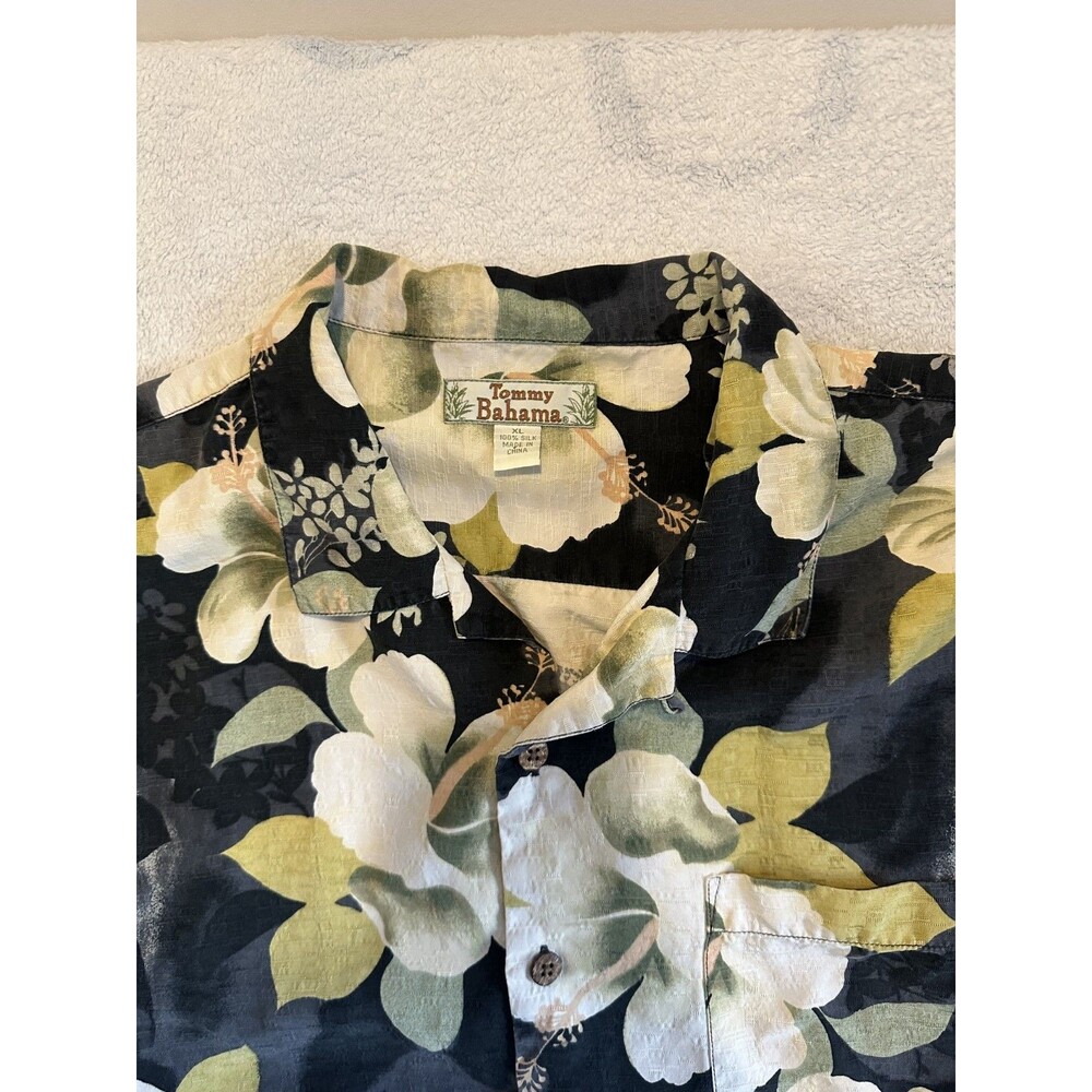 Tommy Bahama 100% Silk Button Down Shirt Men's XL Black Floral Hibiscus Hawaiian